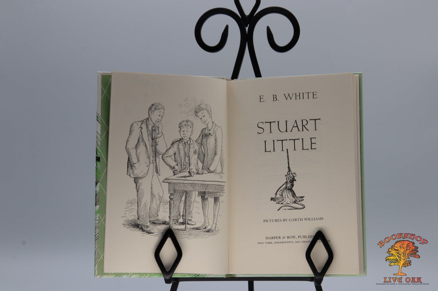 Stuart Little; E. B. White Pictures by Garth Williams